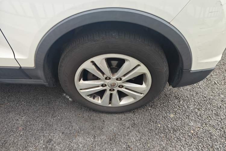 Used CHANGAN OSHAN CX70 2016 1.6L Manual Luxury Model Right Front Wheel Hub