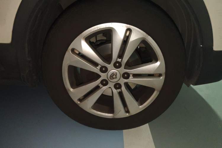 Used CHANGAN OSHAN CX70 2016 1.6L Manual Luxury Model Right Front Wheel Hub