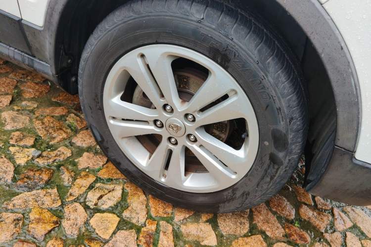 Used CHANGAN OSHAN CX70 2016 1.6L Manual Comfort Model Right Front Wheel Hub