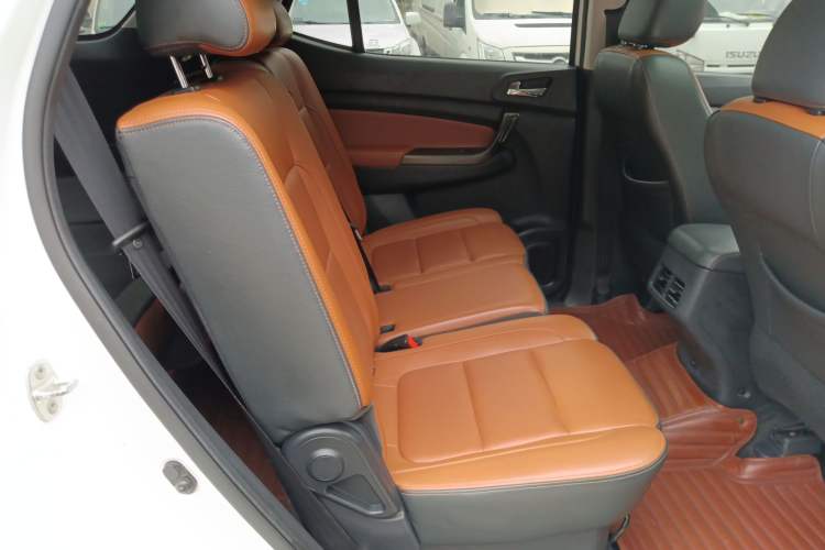 Used CHANGAN OSHAN CX70 2016 1.6L Manual Luxury Model Right Rear Seat