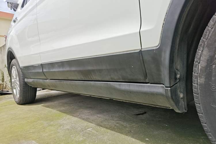 Used CHANGAN OSHAN CX70 2016 1.6L Manual Luxury Model Right Side Sill