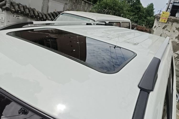 Used CHANGAN OSHAN CX70 2016 1.6L Manual Luxury Model Roof