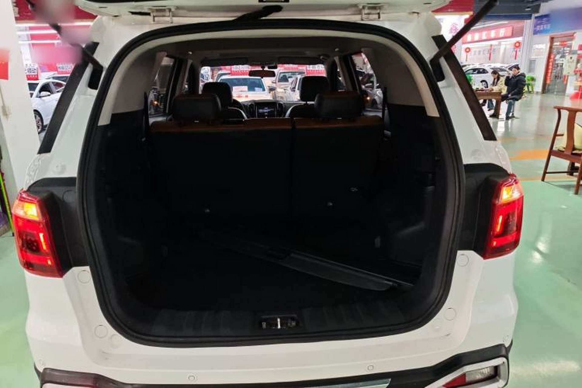 Used CHANGAN OSHAN CX70 2016 1.6L Manual Luxury Model Trunk