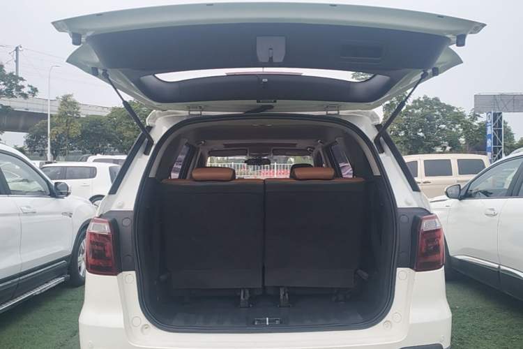 Used CHANGAN OSHAN CX70 2016 1.6L Manual Luxury Model Trunk