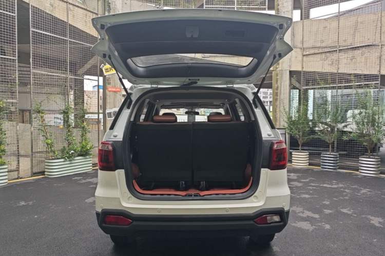 Used CHANGAN OSHAN CX70 2016 1.6L Manual Luxury Model Trunk