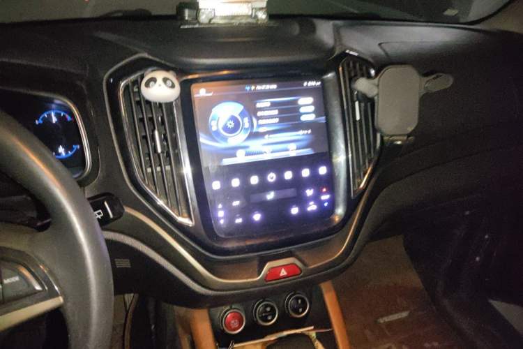 Used CHANGAN OSHAN CX70 2017 CX70T 1.5T Automatic Luxury Edition Audio And AC Panel