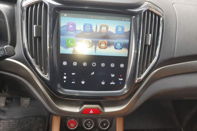 Used CHANGAN OSHAN CX70 2017 Facelifted CX70T 1.5T Manual High-Performance Edition Audio And AC Panel