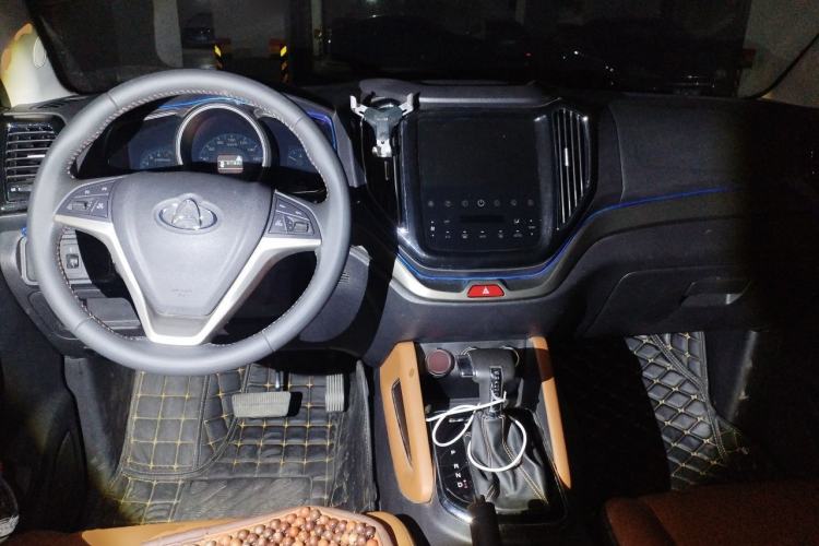 Used CHANGAN OSHAN CX70 2017 CX70T 1.5T Automatic Zunqing Edition Center Console