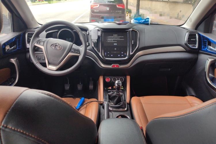 Used CHANGAN OSHAN CX70 2017 CX70T 1.5T Manual Zunqing Edition Center Console