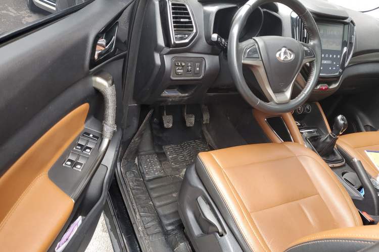 Used CHANGAN OSHAN CX70 2017 Facelifted CX70T 1.5T Manual High-Performance Edition Driver Seat