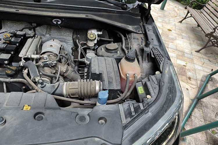 Used CHANGAN OSHAN CX70 2017 CX70T 1.5T Manual High-Performance Edition Engine Bay Left
