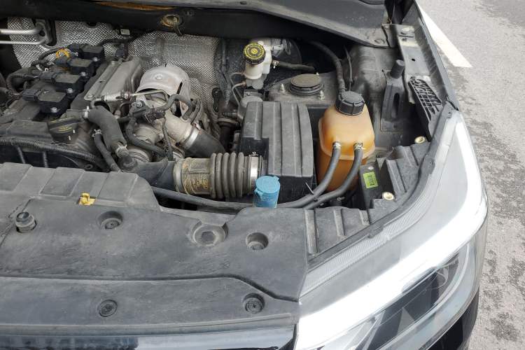 Used CHANGAN OSHAN CX70 2017 Facelifted CX70T 1.5T Manual High-Performance Edition Engine Bay Left