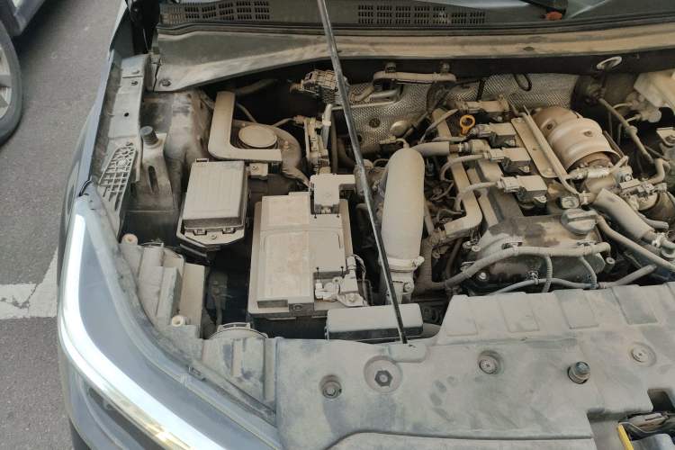 Used CHANGAN OSHAN CX70 2017 CX70T 1.5T Automatic Luxury Edition Engine Bay Right