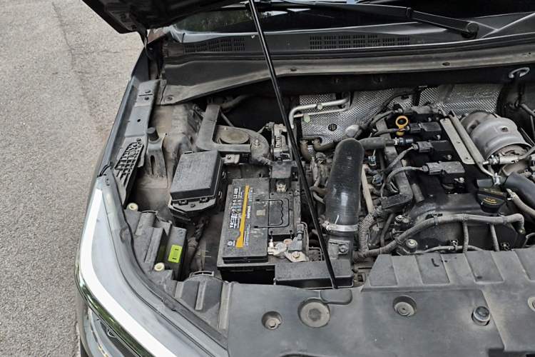 Used CHANGAN OSHAN CX70 2017 CX70T 1.5T Manual High-Performance Edition Engine Bay Right