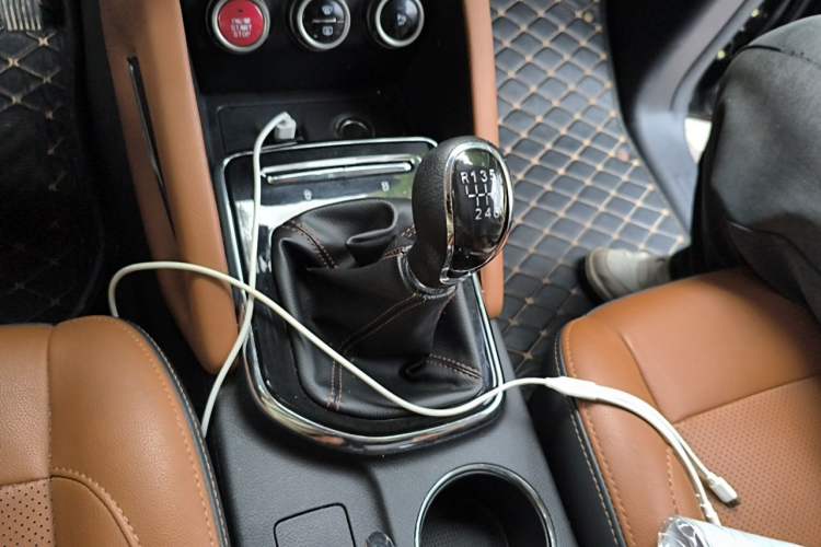 Used CHANGAN OSHAN CX70 2017 CX70T 1.5T Manual High-Performance Edition Gear Lever