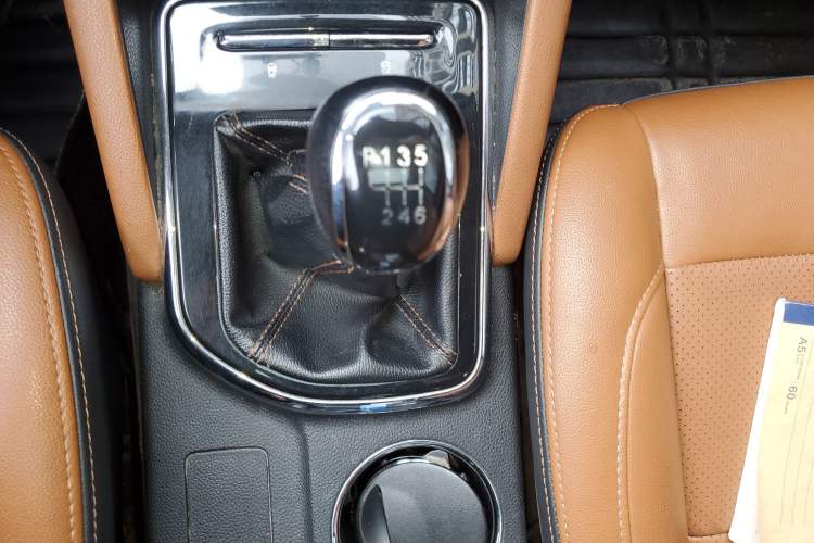 Used CHANGAN OSHAN CX70 2017 Facelifted CX70T 1.5T Manual High-Performance Edition Gear Lever