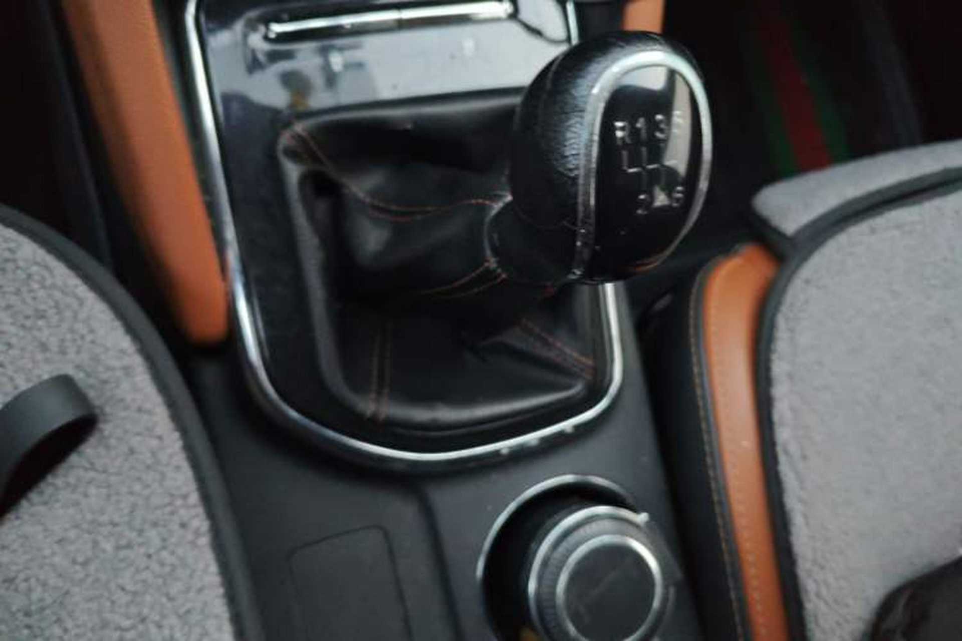 Used CHANGAN OSHAN CX70 2017 Facelifted CX70T 1.5T Manual High-Performance Edition Gear Lever