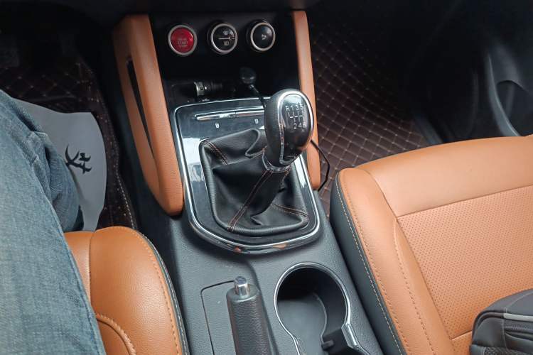 Used CHANGAN OSHAN CX70 2017 Facelifted CX70T 1.5T Manual High-Performance Edition Gear Lever