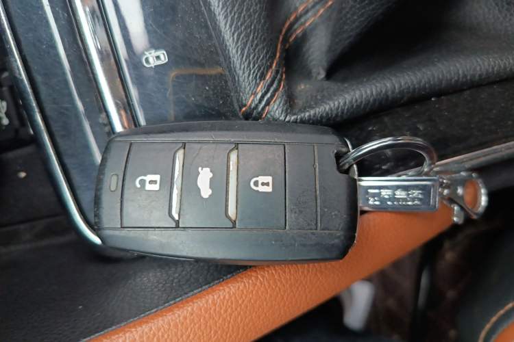 Used CHANGAN OSHAN CX70 2017 Facelifted CX70T 1.5T Manual High-Performance Edition Interior 1