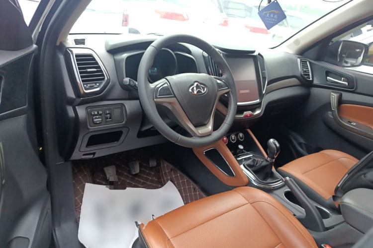 Used CHANGAN OSHAN CX70 2017 Facelifted CX70T 1.5T Manual High-Performance Edition Interior 2