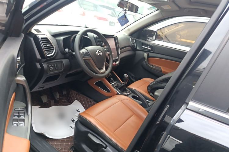 Used CHANGAN OSHAN CX70 2017 Facelifted CX70T 1.5T Manual High-Performance Edition Interior 3
