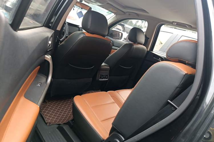 Used CHANGAN OSHAN CX70 2017 Facelifted CX70T 1.5T Manual High-Performance Edition Interior 4