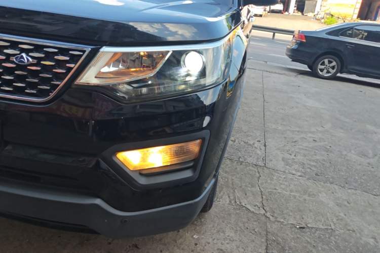 Used CHANGAN OSHAN CX70 2017 CX70T 1.5T Manual High-Performance Edition Left Front Headlight