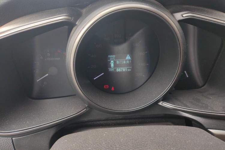 Used CHANGAN OSHAN CX70 2017 CX70T 1.5T Manual Zunqing Edition Odometer Close Up