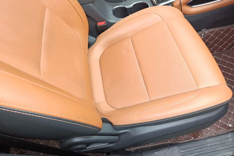 Used CHANGAN OSHAN CX70 2017 Facelifted CX70T 1.5T Manual High-Performance Edition Right Front Seat