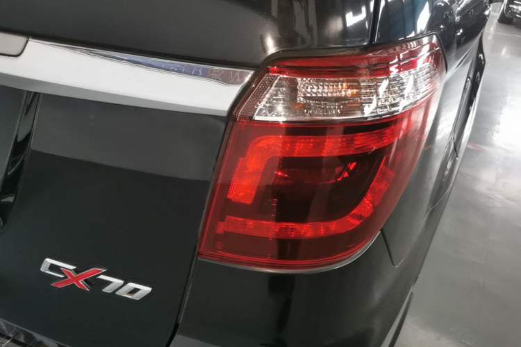 Used CHANGAN OSHAN CX70 2017 CX70T 1.5T Automatic Zunqing Edition Right Rear Taillight