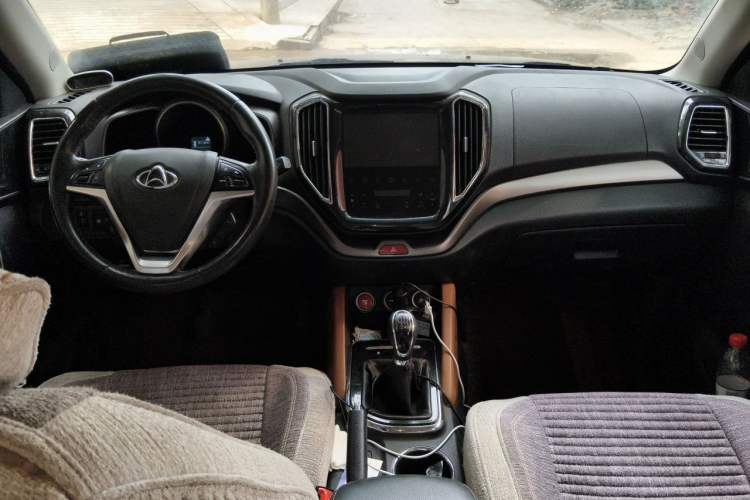Used CHANGAN OSHAN CX70 2017 CX70T 1.5T Manual High-Performance Edition Center Console