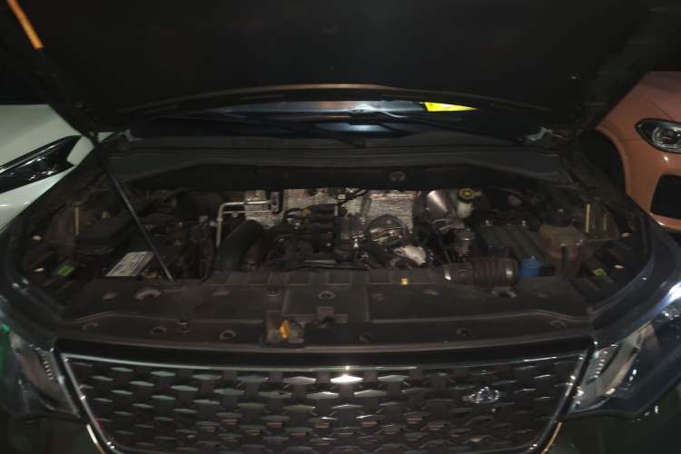 Used CHANGAN OSHAN CX70 2017 CX70T 1.5T Manual High-Performance Edition Engine Bay