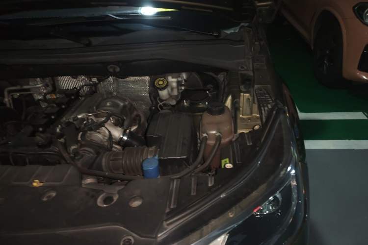 Used CHANGAN OSHAN CX70 2017 CX70T 1.5T Manual High-Performance Edition Engine Bay Left