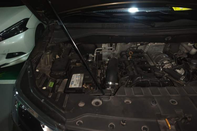 Used CHANGAN OSHAN CX70 2017 CX70T 1.5T Manual High-Performance Edition Engine Bay Right