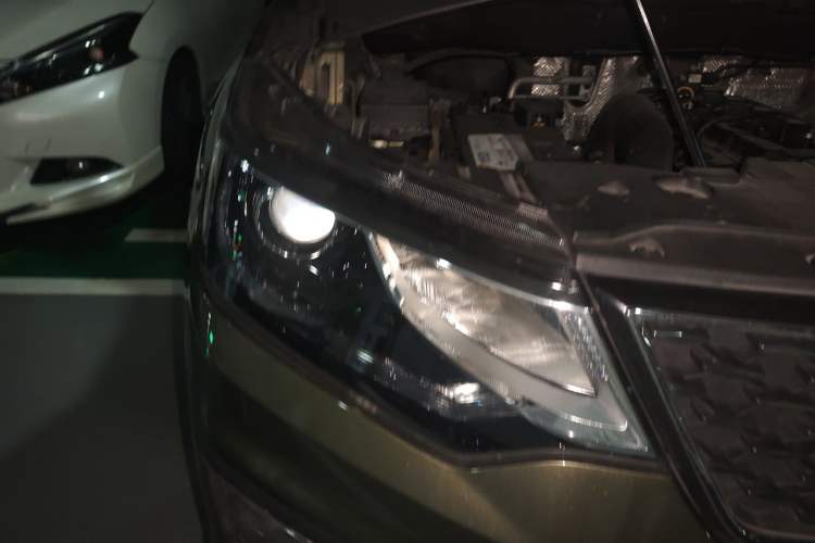 Used CHANGAN OSHAN CX70 2017 CX70T 1.5T Manual High-Performance Edition Right Front Headlight