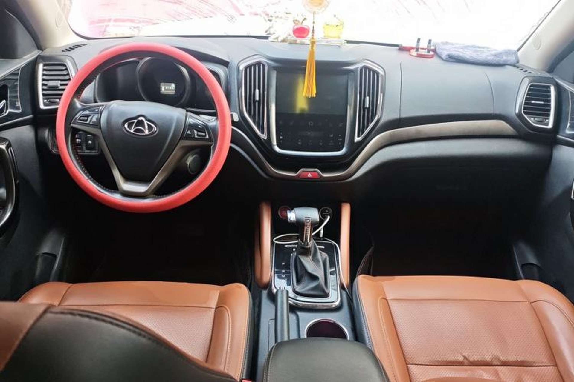 Used CHANGAN OSHAN CX70 2017 CX70T 1.5T Automatic Zunqing Edition Center Console