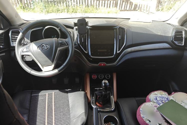 Used CHANGAN OSHAN CX70 2017 CX70T 1.5T Manual High-Performance Edition Center Console