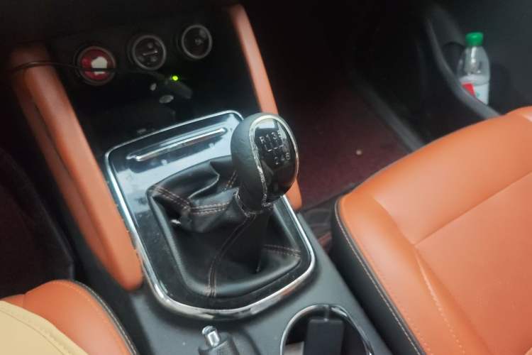 Used CHANGAN OSHAN CX70 2017 CX70T 1.5T Manual High-Performance Edition Gear Lever