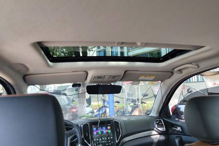 Used CHANGAN OSHAN CX70 2017 1.6L Manual Elite Model Headliner