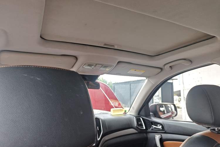 Used CHANGAN OSHAN CX70 2017 CX70T 1.5T Automatic Zunqing Edition Headliner