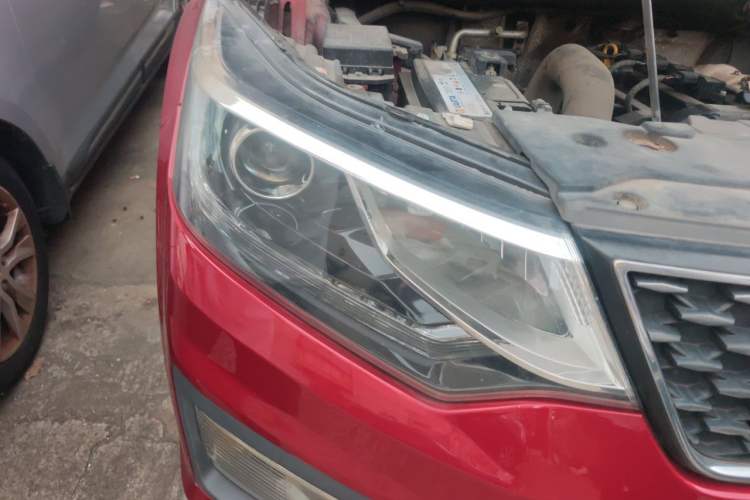 Used CHANGAN OSHAN CX70 2017 CX70T 1.5T Manual High-Performance Edition Right Front Headlight