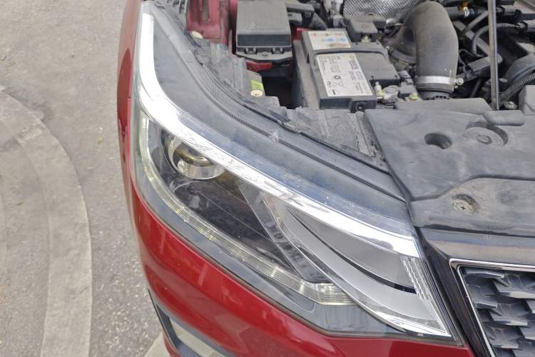 Used CHANGAN OSHAN CX70 2017 Facelifted CX70T 1.5T Manual High-Performance Edition Right Front Headlight