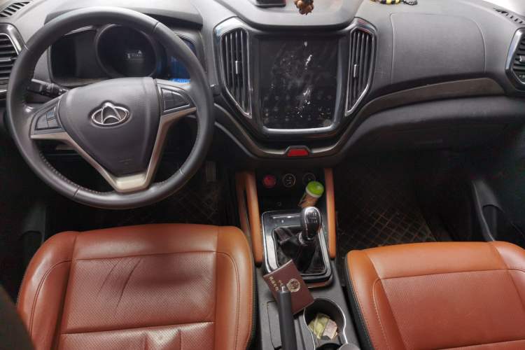 Used CHANGAN OSHAN CX70 2017 CX70T 1.5T Manual High-Performance Edition Center Console