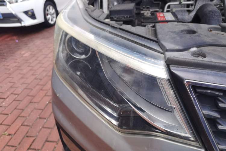 Used CHANGAN OSHAN CX70 2017 CX70T 1.5T Manual High-Performance Edition Right Front Headlight