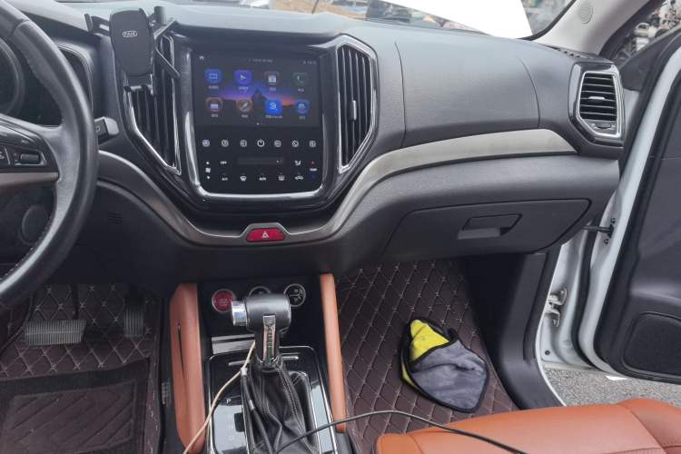 Used CHANGAN OSHAN CX70 2017 CX70T 1.5T Automatic Zunqing Edition Audio And AC Panel