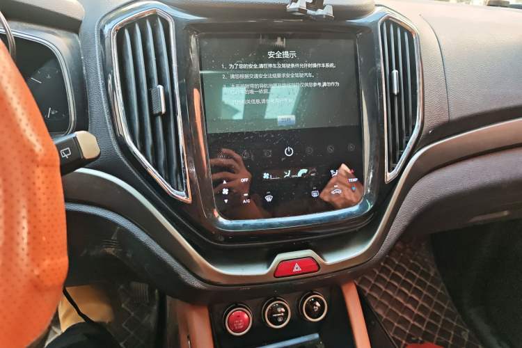 Used CHANGAN OSHAN CX70 2017 Facelifted CX70T 1.5T Manual High-Performance Edition Audio And AC Panel