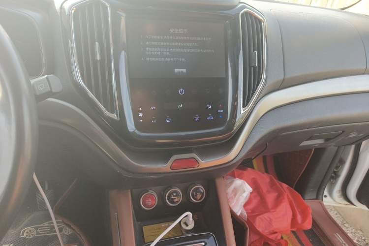 Used CHANGAN OSHAN CX70 2017 Facelifted CX70T 1.5T Manual High-Performance Edition Audio And AC Panel
