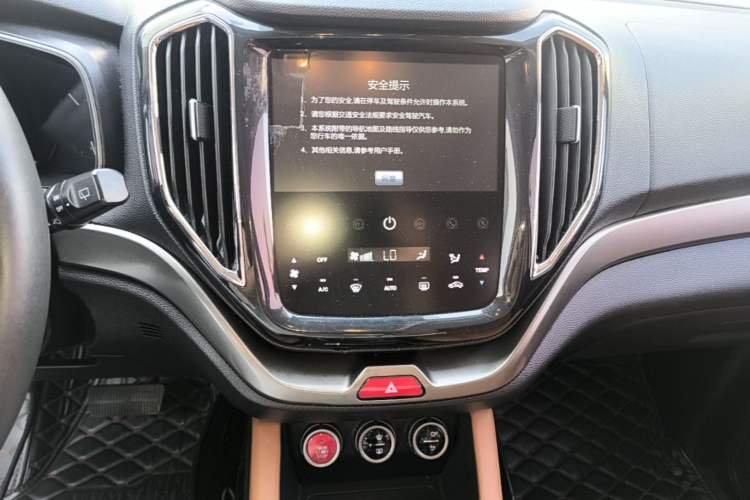 Used CHANGAN OSHAN CX70 2017 CX70T 1.5T Automatic Zunqing Edition Audio And AC Panel