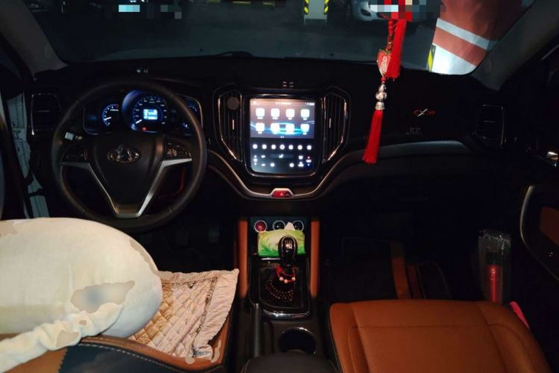 Used CHANGAN OSHAN CX70 2017 CX70T 1.5T Manual Zunqing Edition Center Console