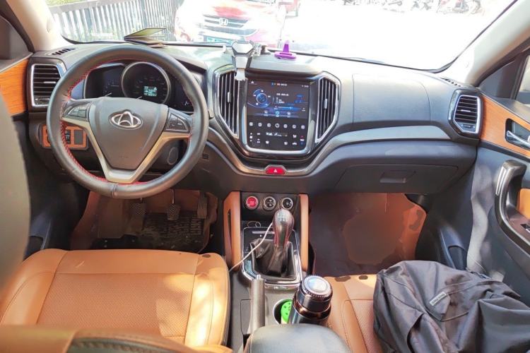 Used CHANGAN OSHAN CX70 2017 CX70T 1.5T Manual High-Performance Edition Center Console